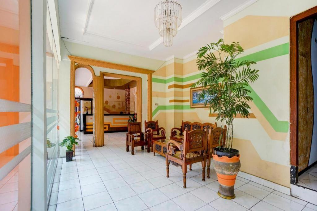 Oyo 3956 Hotel Palem 2 Syariah Malang Buitenkant foto