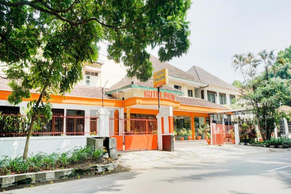 Oyo 3956 Hotel Palem 2 Syariah Malang Buitenkant foto