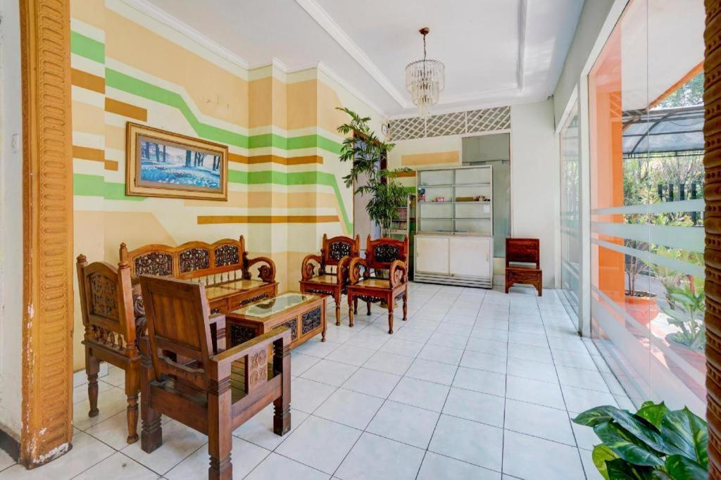 Oyo 3956 Hotel Palem 2 Syariah Malang Buitenkant foto