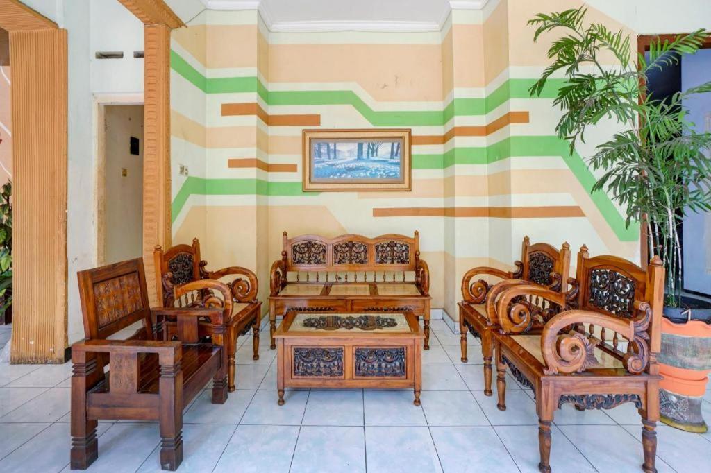 Oyo 3956 Hotel Palem 2 Syariah Malang Buitenkant foto